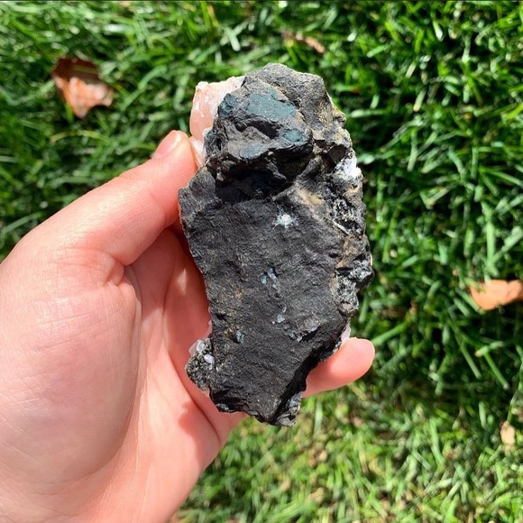 Apophyllite and peach/pink stilbite/zeolite crystal cluster - Picture 3 of 5